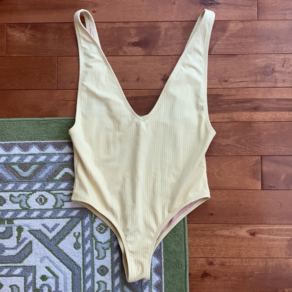 Vermont One Piece Yellow Rib - Picture 5 of 8